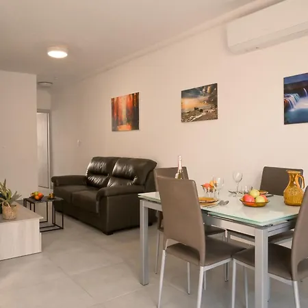 Camelia Seaview 1 Bd In St Paul Bay - Happy