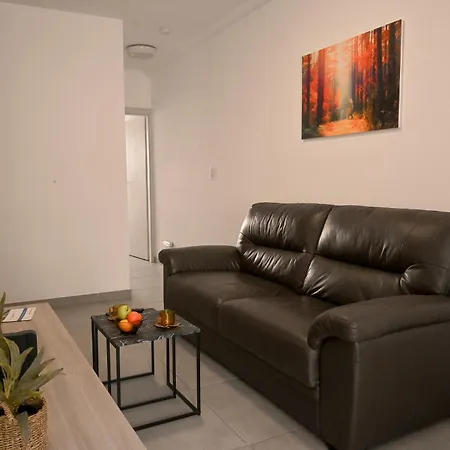 Camelia Seaview 1 Bd In St Paul Bay - Happy