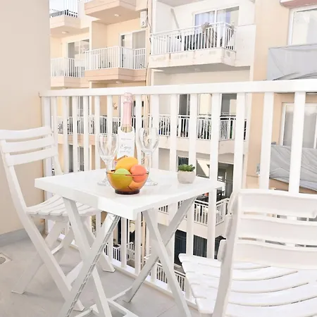 Camelia Seaview 1 Bd In St Paul Bay - Happy