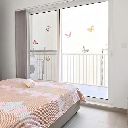 Camelia Seaview 1 Bd In St Paul Bay - Happy