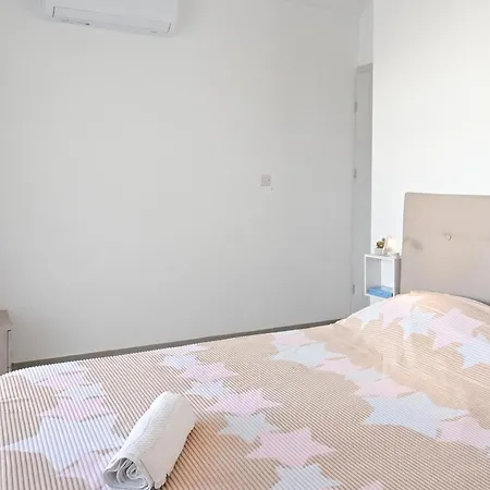 Camelia Seaview 1 Bd In St Paul Bay - Happy Appartement